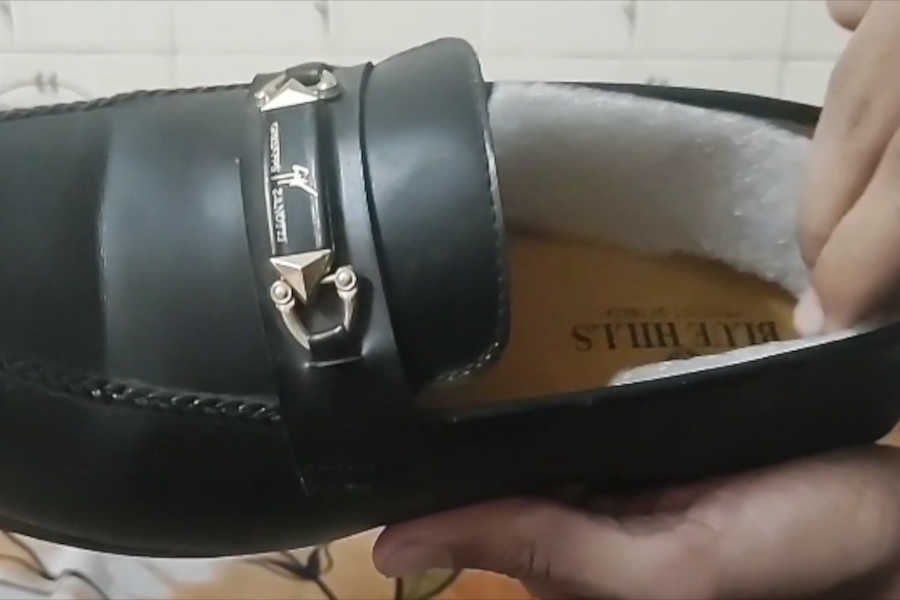 How to Make Big Shoes Fit Heels using a Polyester Sheet