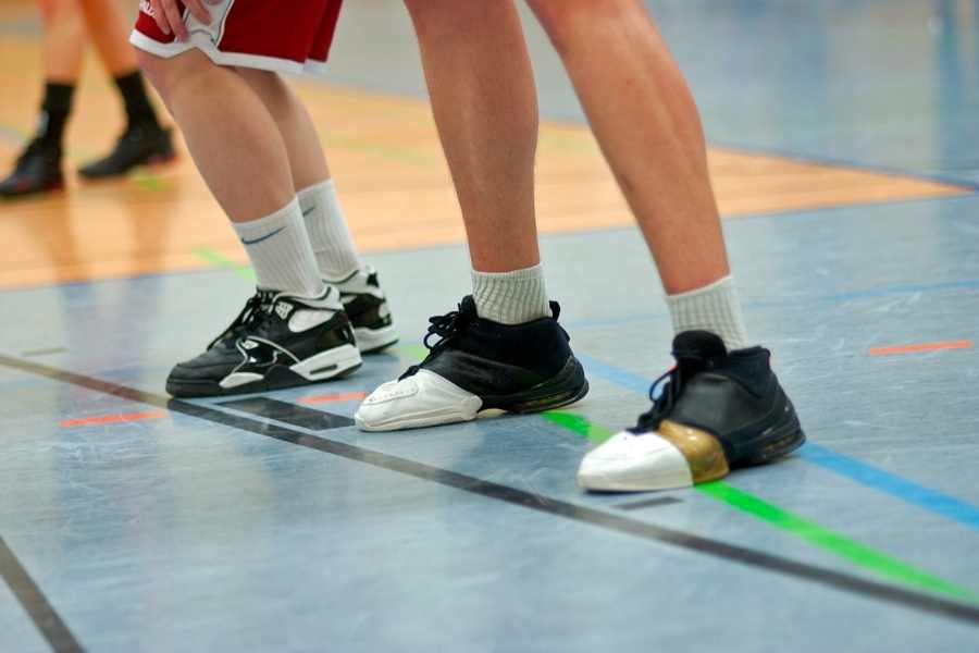 Best Basketball Shoes for Flat Feet Buying Guide _ Traction