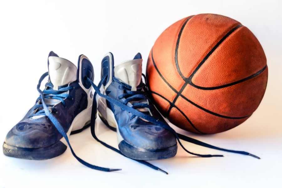 Best Basketball Shoes for Wide Feet Buying Guide _ Padding
