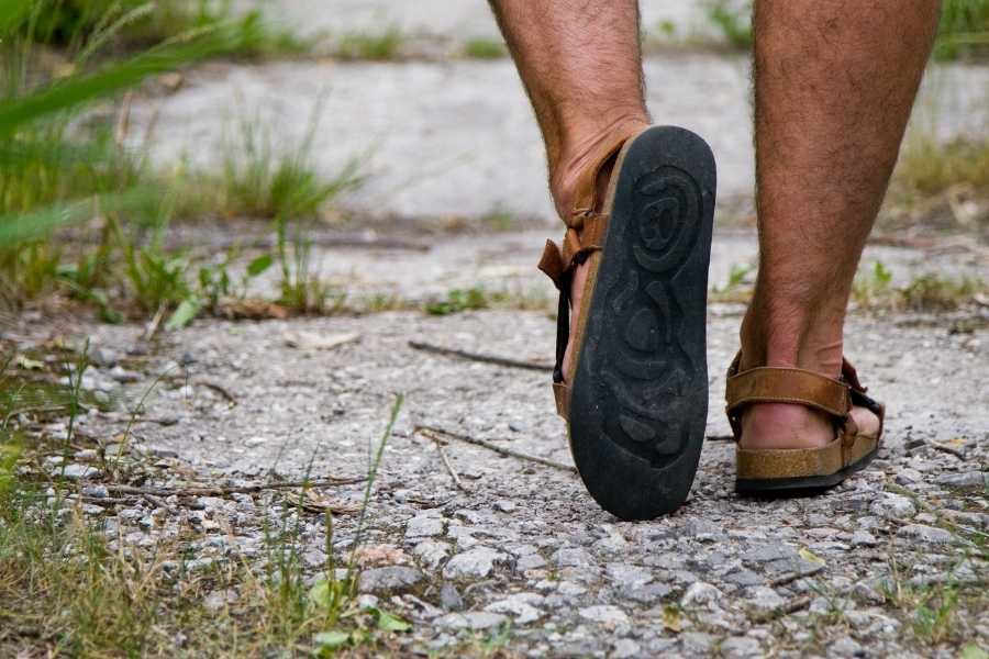 Best Sandals for Flat Feet Buying Guide _ Arch Support