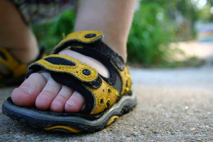 Best Shoes for Foot Drop Buying Guide _ Slip-Resistant