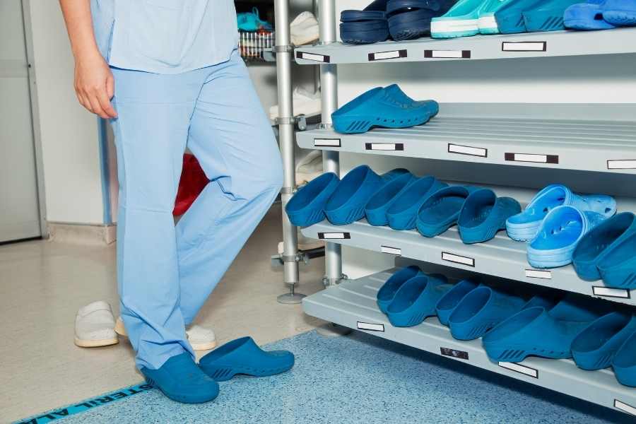 Best Shoes for Vet Techs Buying Guide _ Intuitiveness