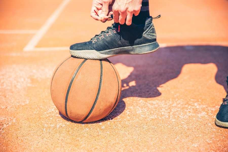 Best Way to Lace Basketball Shoes for Flat Feet _
