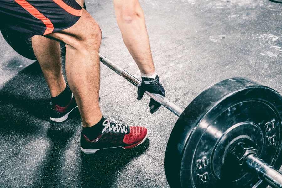 Is it best to Deadlift with Shoes or Barefoot _